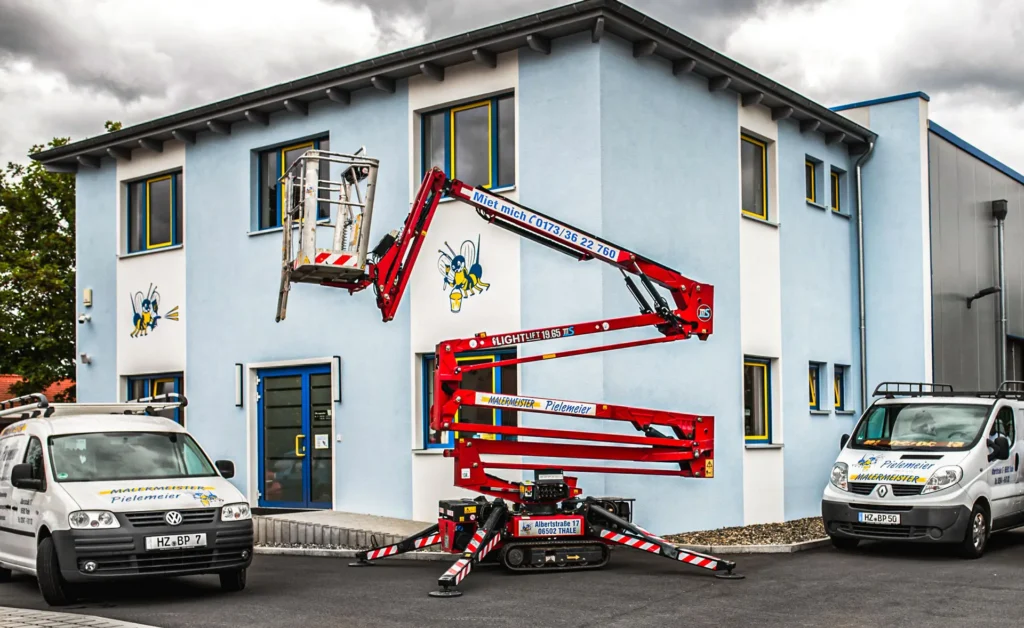 Pielemeier_malermeister_lackiermeister_firmengebaeude_mit_lift_hebebuehne_hubwagen